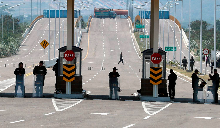 ¿Te vas de viaje con los colegas y quieres pasar la frontera llevando marihuana? sigue estos trucos